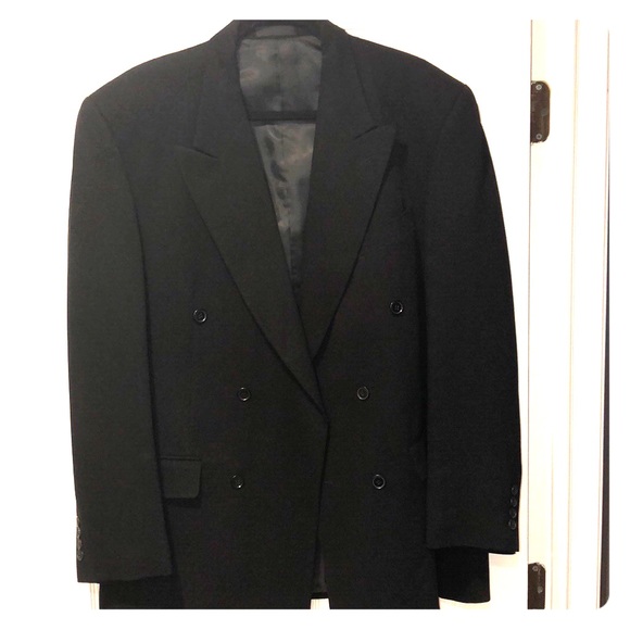 Men’s Suit - Picture 2 of 6